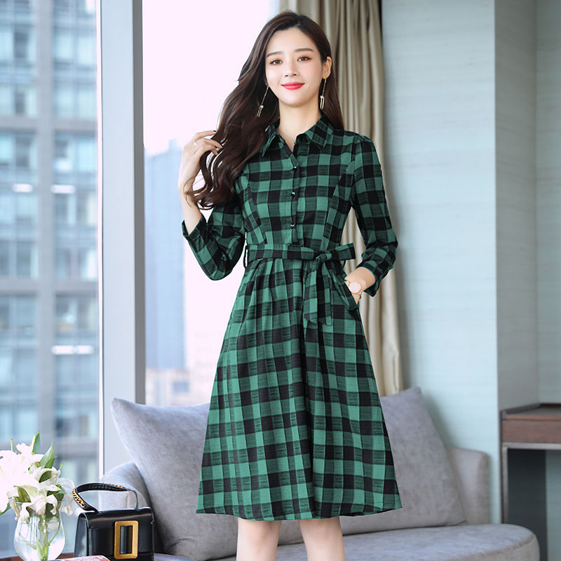 性感的女人就是大胆!瞧下图这个女人，性感妩媚女人味十足