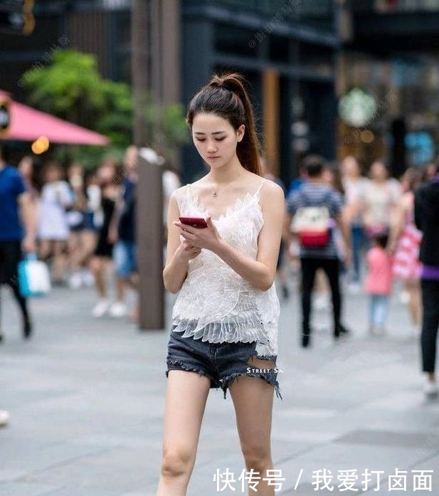  「美女」美女街拍：魅力动人的小姐姐，穿搭时尚有型，展现独特女神范！