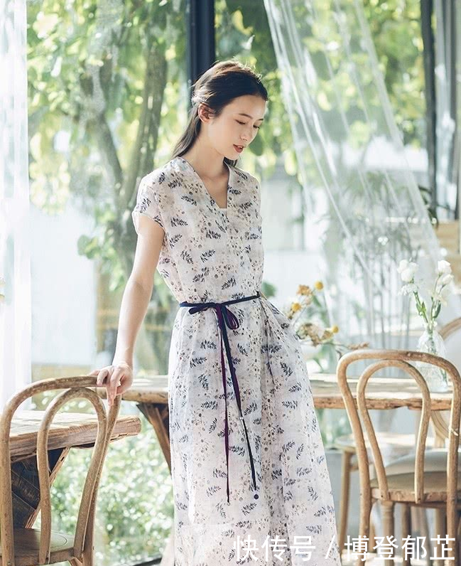『摄影』舒服耐看的苎麻连衣裙,让你穿出知性优雅,为你摄影简约风尚