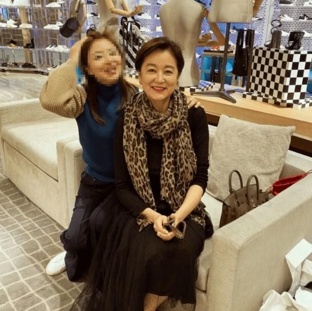 「生图」66岁赵雅芝精修生图差距大? 满脸皱纹还不如现如今的林青霞