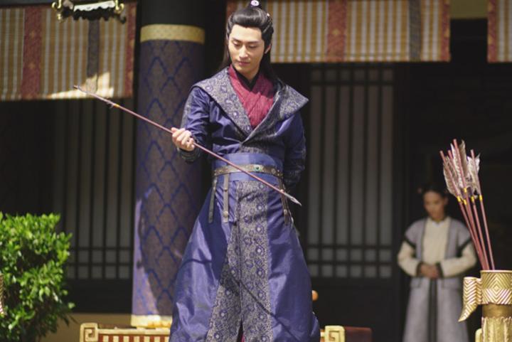 楚乔传，窦骁的5套衣服，图2显老气，图4迷倒李沁