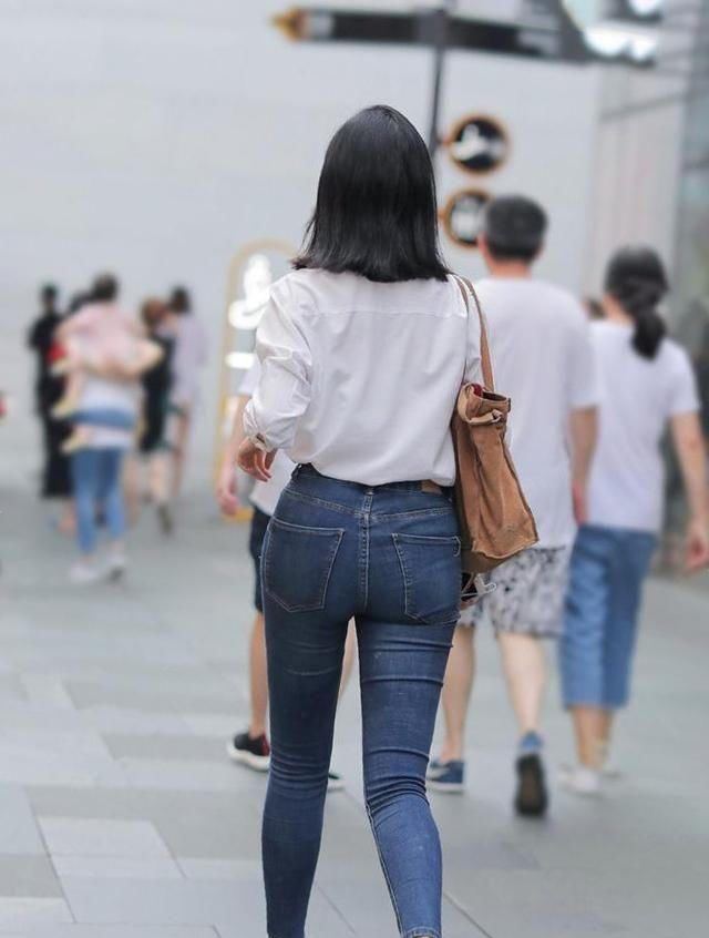  「选择」简单百搭牛仔裤，大方得体清新自然，大方展示紧致身材！