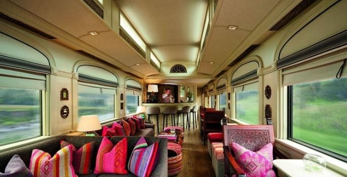 看中国高铁车厢，再看美国火车车厢，终于明白他们火车票贵的原因