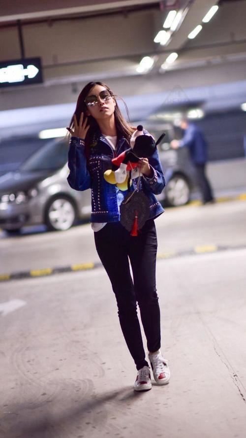 杨幂没有选错了，旗下艺人祝绪丹，颜值直逼迪丽热巴！