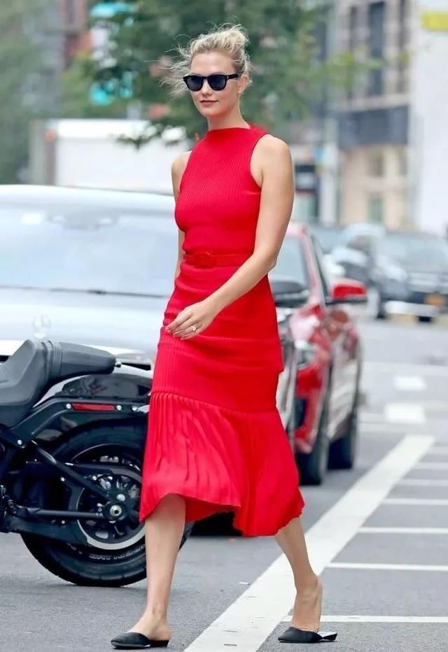 杨幂这一身被大家呼唤演“斯文败类”KK穿成红人鱼……让人想转发