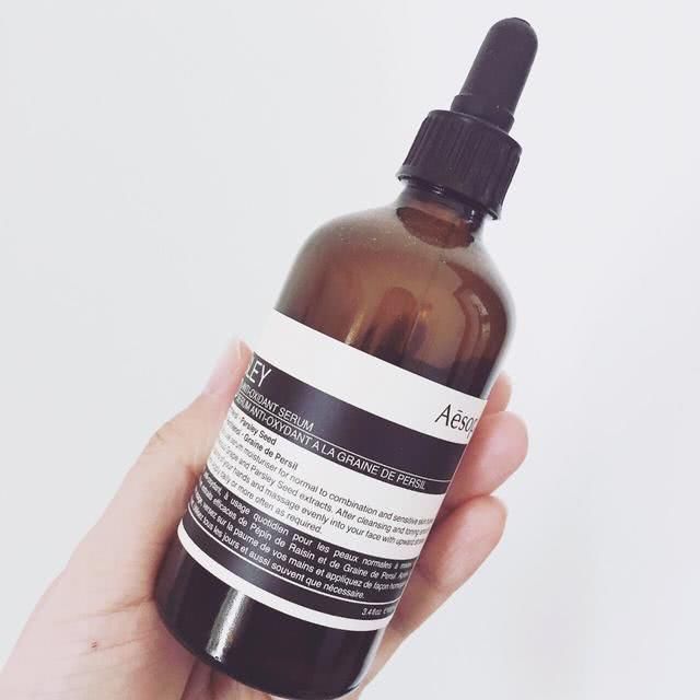 皮肤■网络热门精华液测评:深层补水,由里到外美白,维持肌肤再生能力