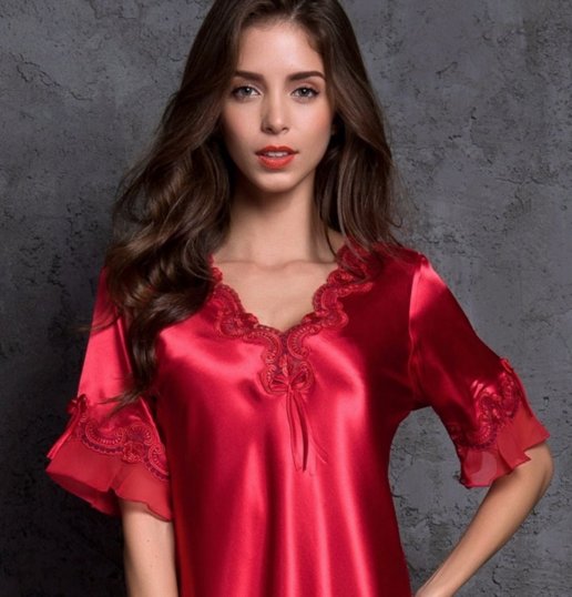 女人穿这种“法式睡衣”很迷人，凸显迷人身材，男人见了挪不开眼