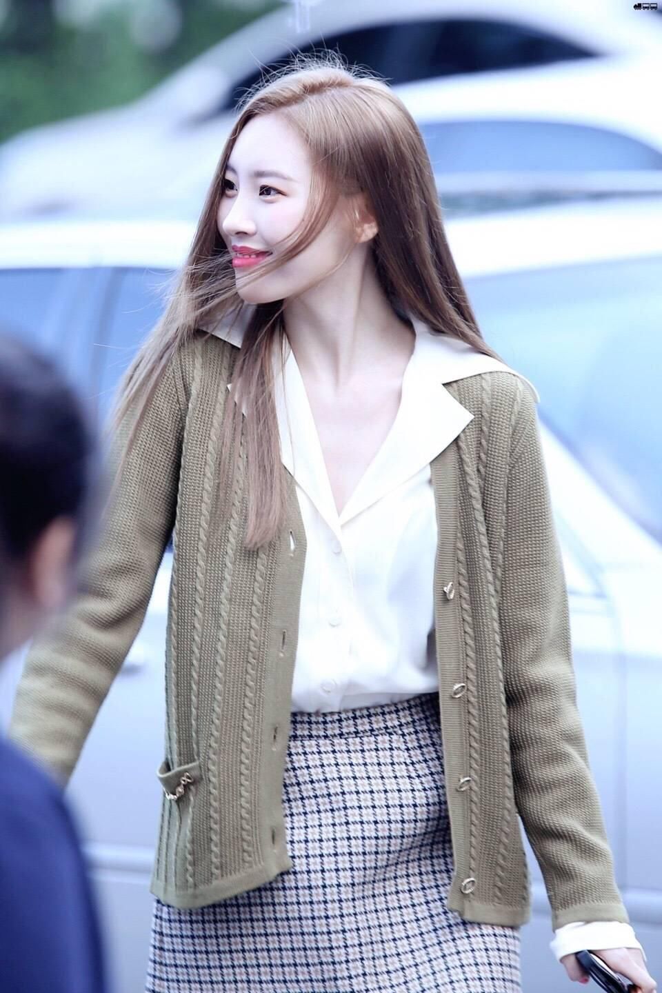 南韩腿精宣美只是腿精?一直看到了她的美腿忽略了人家的美貌啊!