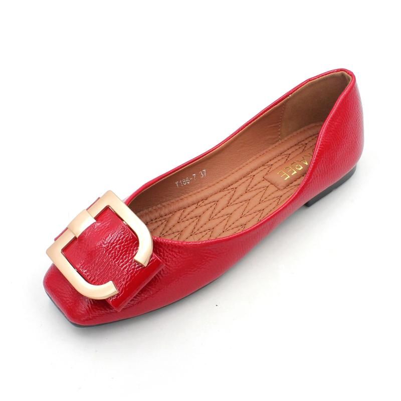 优雅还漂亮的“仙女鞋”，初秋就这样穿，舒适还漂亮