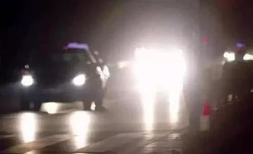  高速@晚上走高速，究竟用远光灯，还是近光灯？