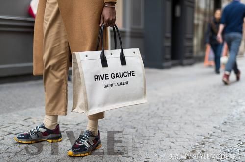 够大够时髦！今夏的包款就是大！大！大！