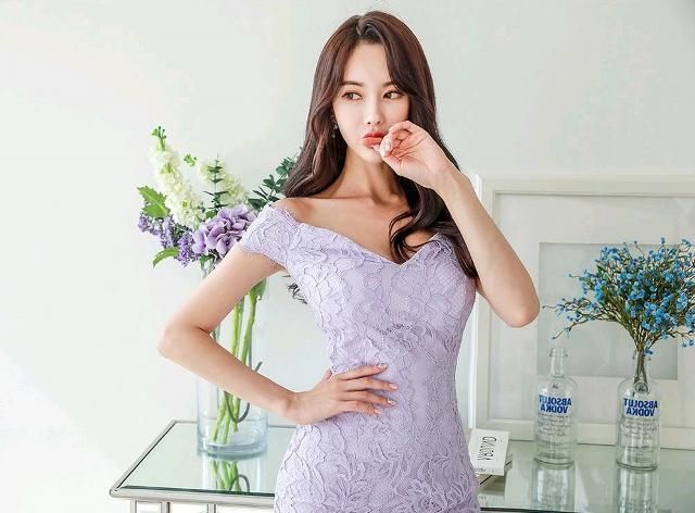 人像摄影：寻找最佳的拍摄角度，勾勒出姑娘曼妙多姿的身材曲线