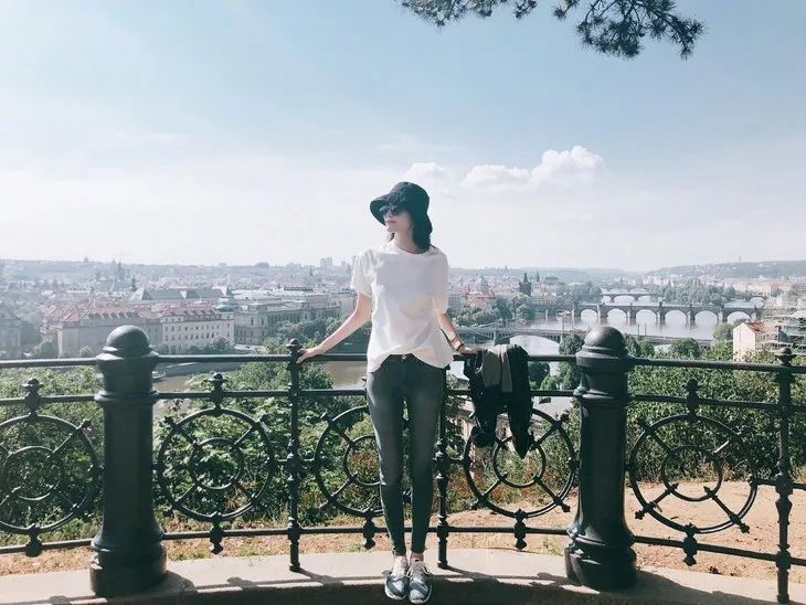 时髦办 | 何穗好爱印花，可一点不俗