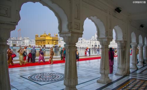 印度有座神圣的金庙,为所有人提供免费吃住,深受西方游客欢迎