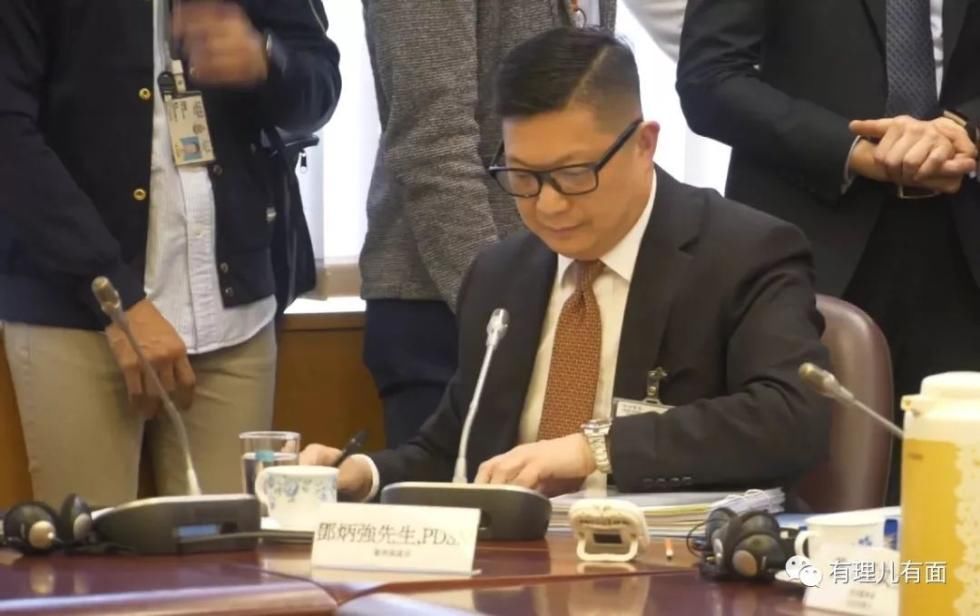  区议会：病毒与港毒亟待“清除”