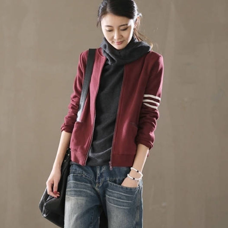 天!本以为小衫+长裤流行，没想到!9月竟火了“薄外套”，真美