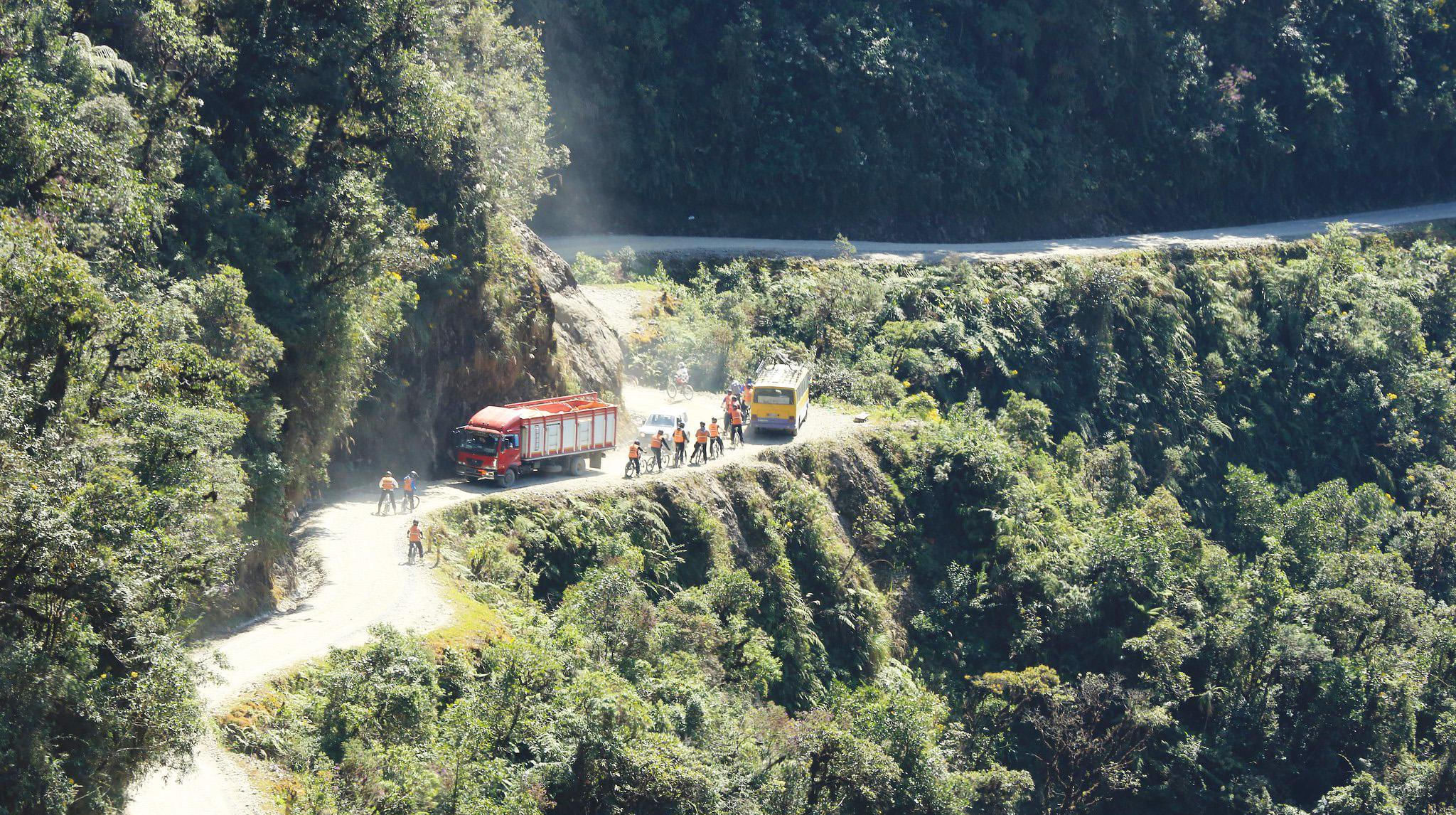 自驾游全球5条特别山区公路，每一条都有无敌风景和高度危险性！