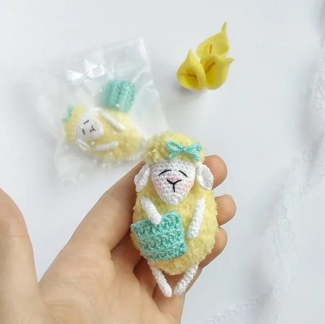  【胸针】她把钩编剩余下来的细线都钩成了小动物胸针,太让人喜欢了!