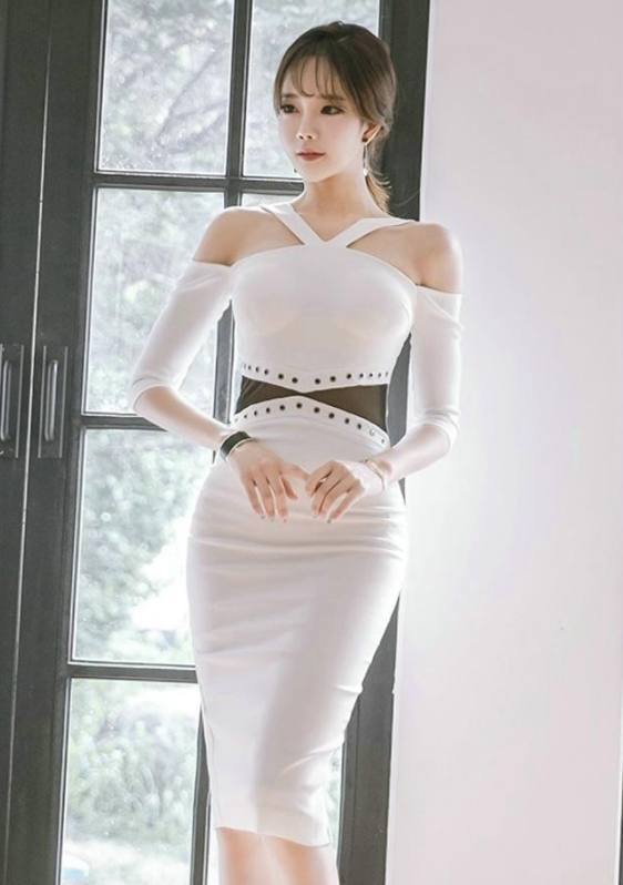 都市韵味的紧身裙美女,给人成熟优雅的气质,魅力十足!