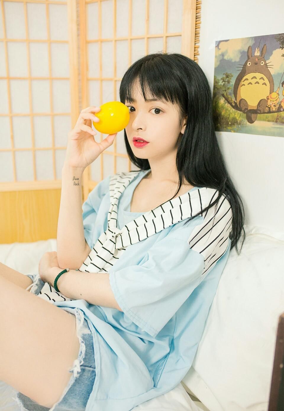 性感热裤美女白皙美腿私房诱惑写真