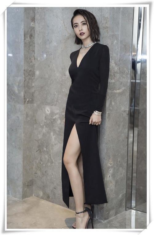 蔡依林敢穿!穿连体衣腰间还挖俩“洞”,网友的目光全都被锁定了