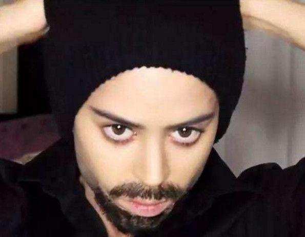 妙龄女子为进男厕体验, 化妆成大叔, 厕所里面男士的反应让人意外