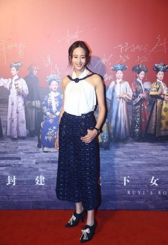 《如懿传》见面会众嫔妃比美，周迅优雅董洁大气，张钧甯气质出众