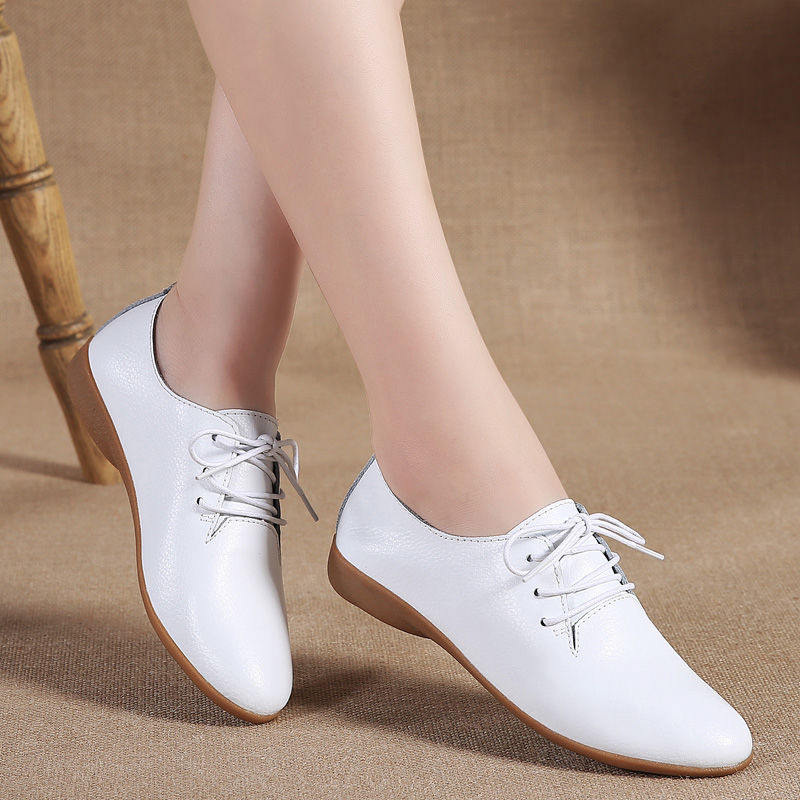 初秋，6070后尽量少穿凉鞋，当下流行的女鞋，给足舒适超养脚