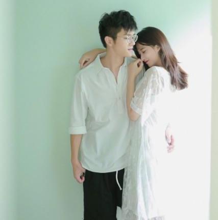 他们避开娱乐圈8月分手季，宣布恋爱，王俊凯深夜送祝福！网友：