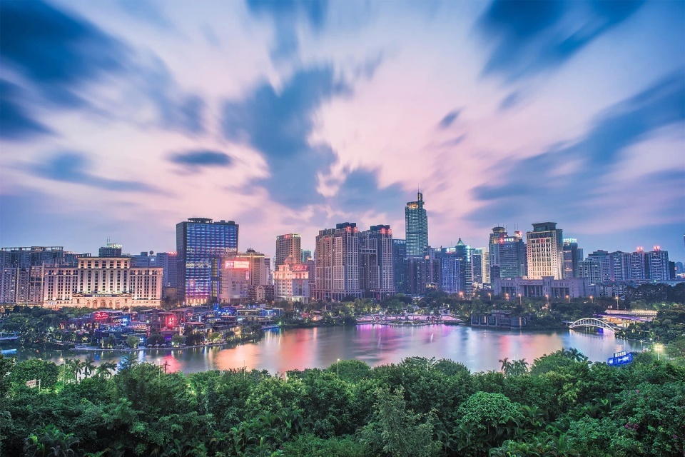 20亿建南宁第一高楼，突破广西新高度，造型奇特成“网红”楼