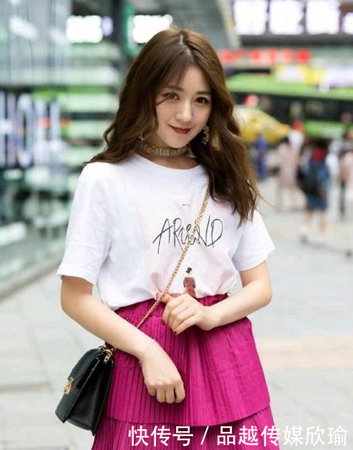 【很棒】街拍:动感十足的紧身裙小姐姐,身材很棒,充满女神气质