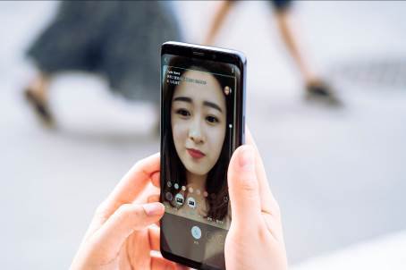 三星Galaxy S9|S9+勃艮第红 极致演绎“她”时代女性新魅力