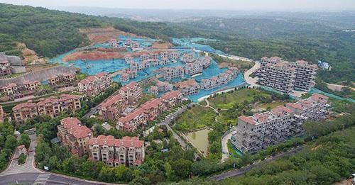 国家“扶贫路”进别墅群？被罚116万仍“猖狂”！问，为何扶贫？