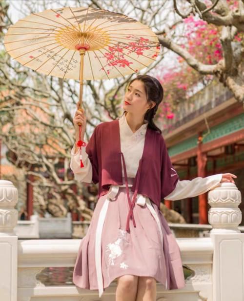  #汉服#穿汉服出街被骂，但汉元素不一样，这几套汉服男生看了都不舍