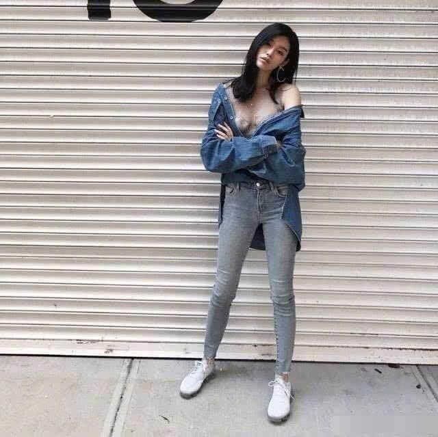 奚梦瑶真大胆，天气热脱得只剩内衣，网友：怪不得何猷君穷追不舍