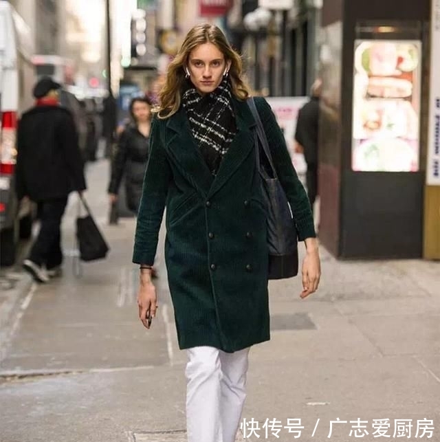  女人@女人过年聚会少穿雪地靴！今年流行这3双鞋，时髦的人已经穿上了