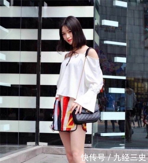 #气质#街拍:温柔之至的美女,穿浅蓝色连衣裙,气质温婉动人