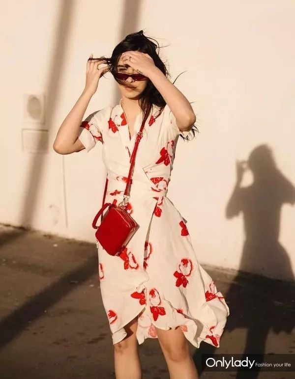 我最喜欢你什么样子?穿连衣裙的样子!