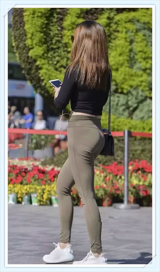 健身型美女小姐姐紧身裤大秀完美 羡煞众人