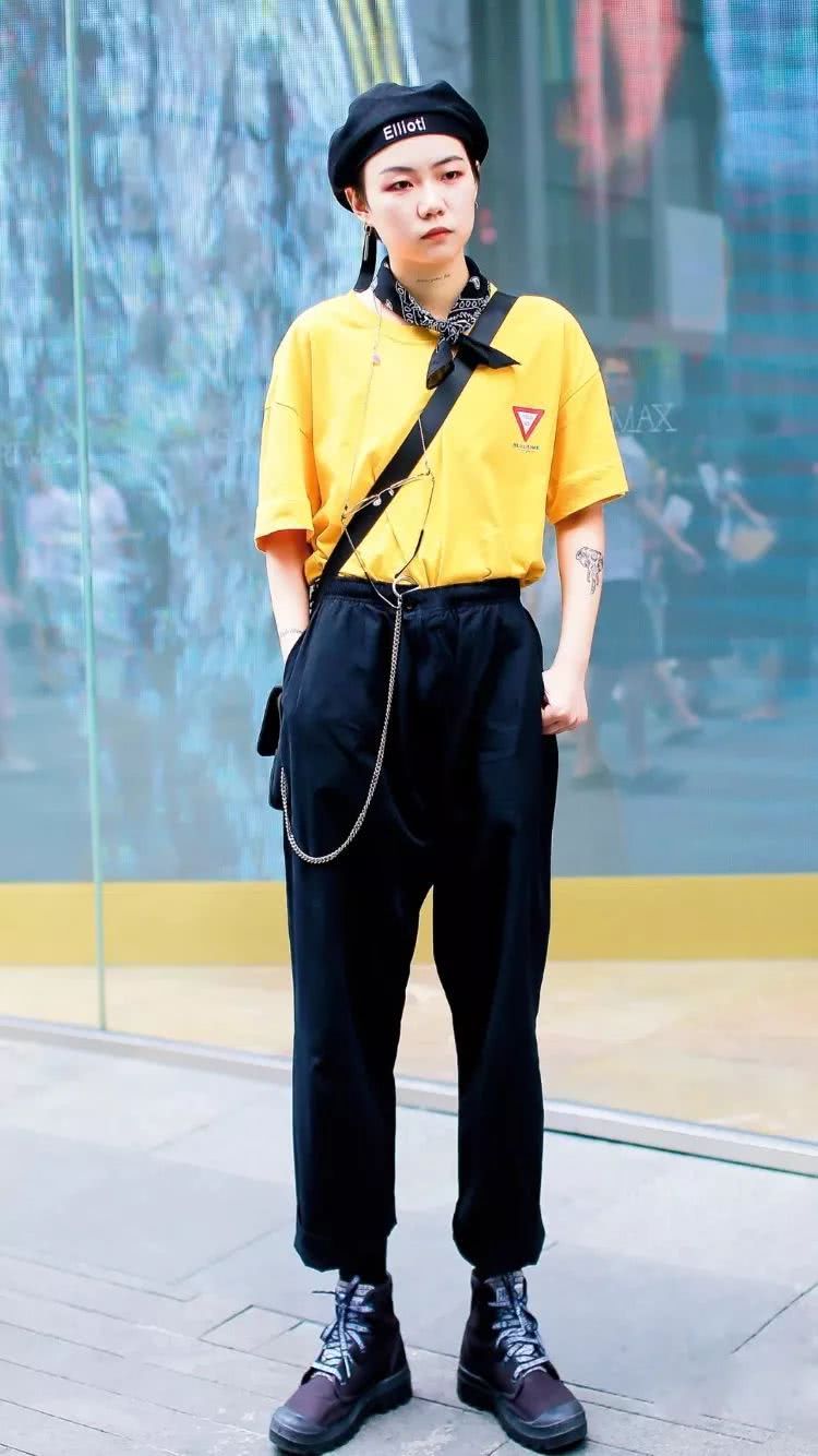 街拍：女人露肩有多性感，看她们我沉醉了