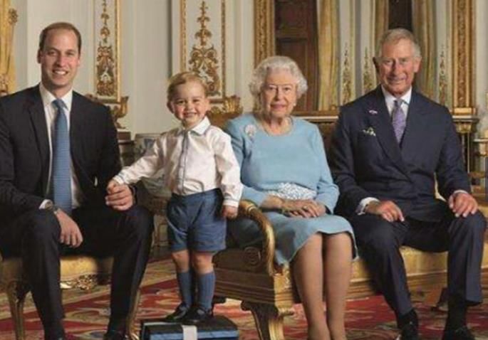 英国“乔治小王子”的绅士装扮，不管多冷的天都是露腿穿短裤!