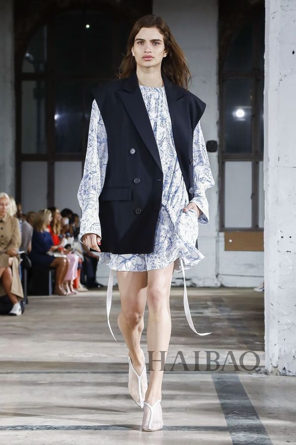 Tibi女装秀:严谨的设计理念