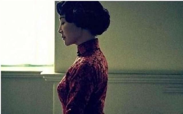 旗袍两边为什么开叉?许晴亲身示范后，千万网友“羞红了脸”