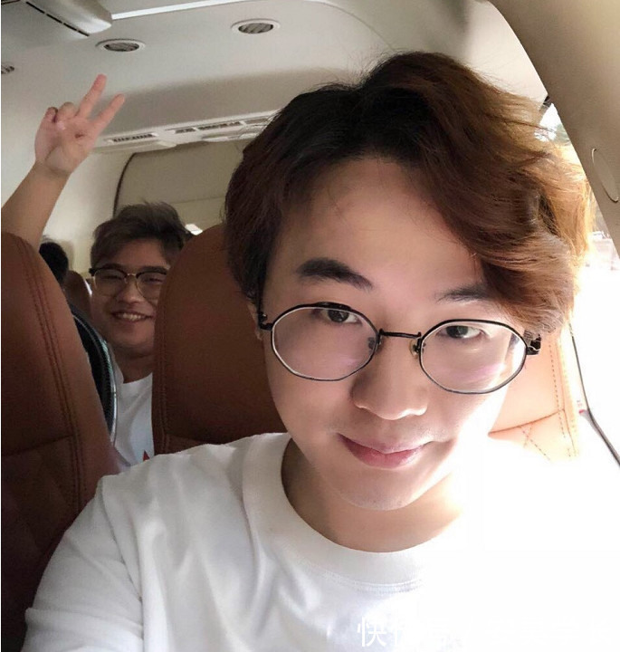 国服最强花木兰被爆请代打！前KPL教练用iPhone8 Plus发博怒喷