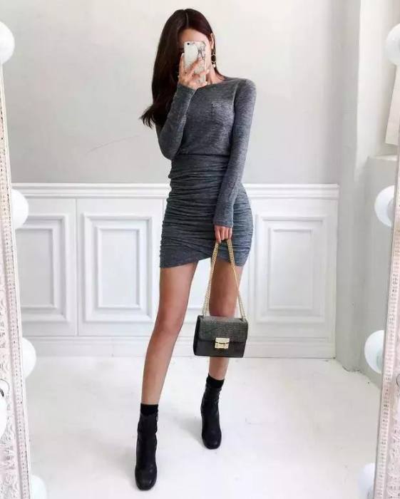 高挑靓丽的紧身裙女神，看起来更加苗条，非常显气质