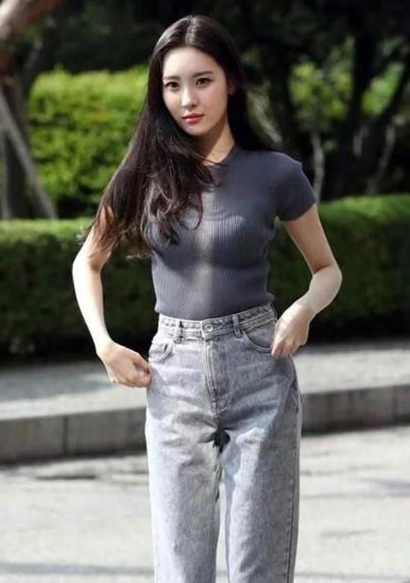 时尚穿搭:图片1清新可爱美丽的小姐姐，一身穿搭真的很时尚靓丽