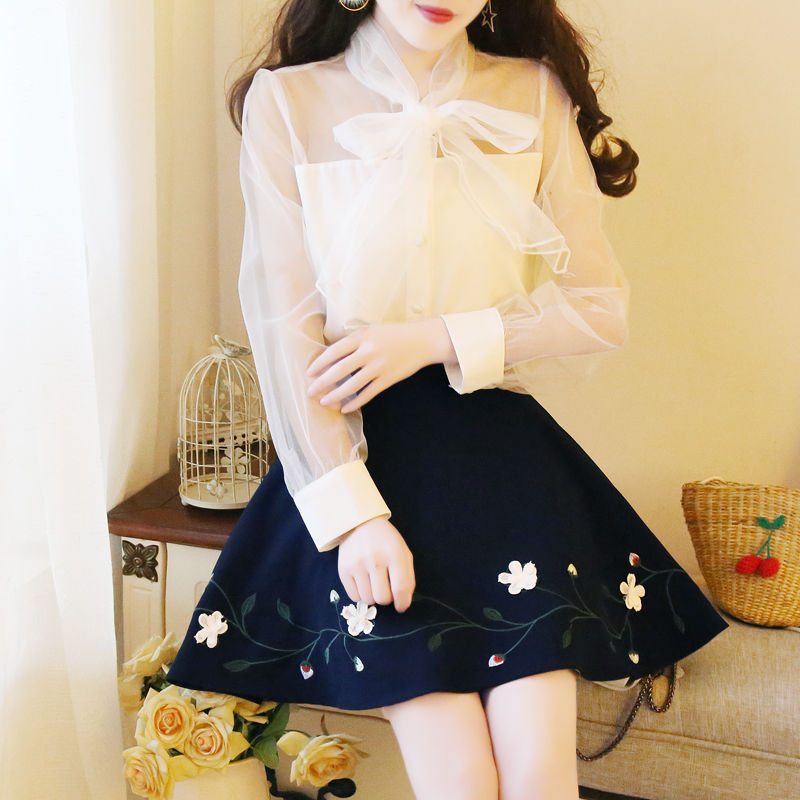 小香风套装才叫时尚，看着都不舍得眨眼睛，显嫩漂亮很吸睛