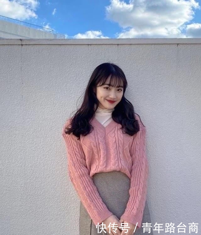  [针织衫]我能告诉你，这种“宝藏衫”配裤子后，走街上会一人独美吗