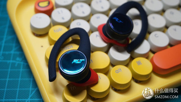 用上这款缤特力BackBeat FIT 3100 运动蓝牙耳机，音乐如影随形