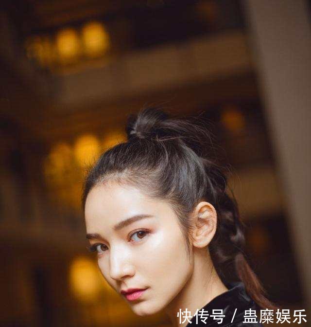 杨幂旗下小花们打包全出动 参加同一场活动迪丽热巴造型最丑